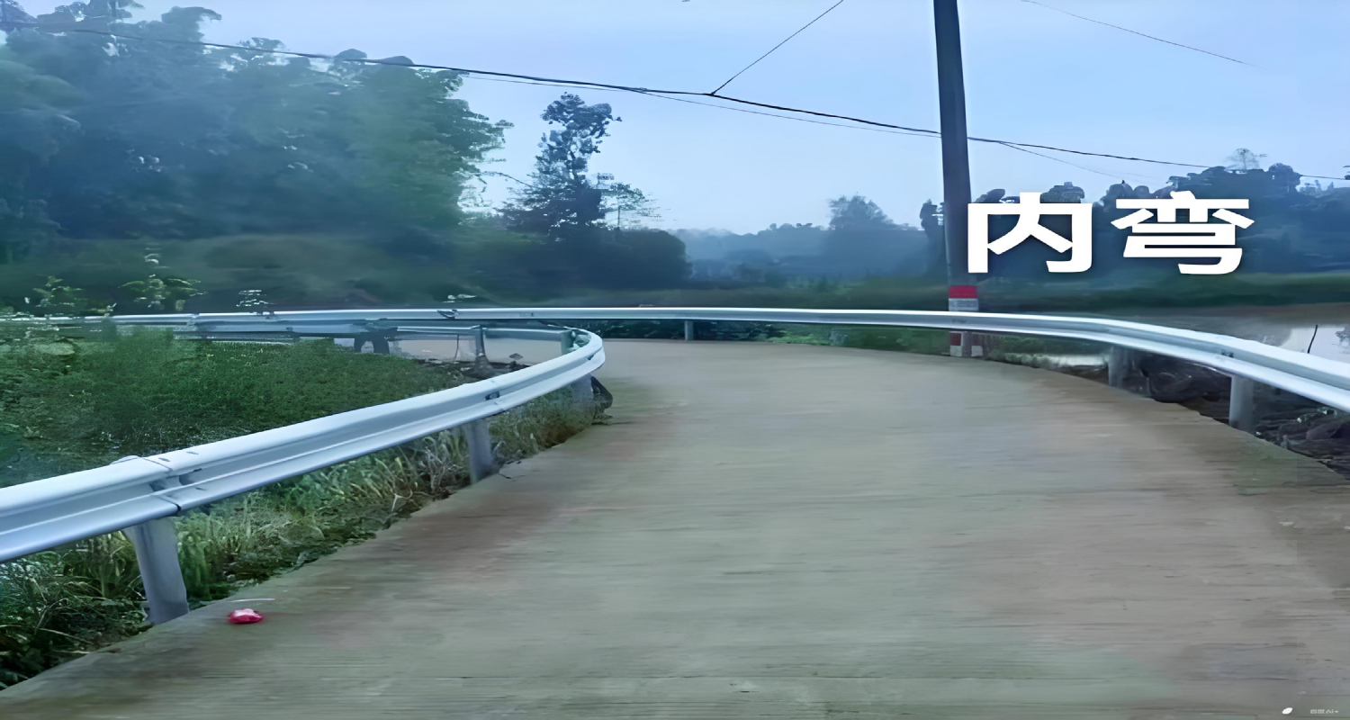 波形护栏板厂家专业生产标准板外弯板及内弯板