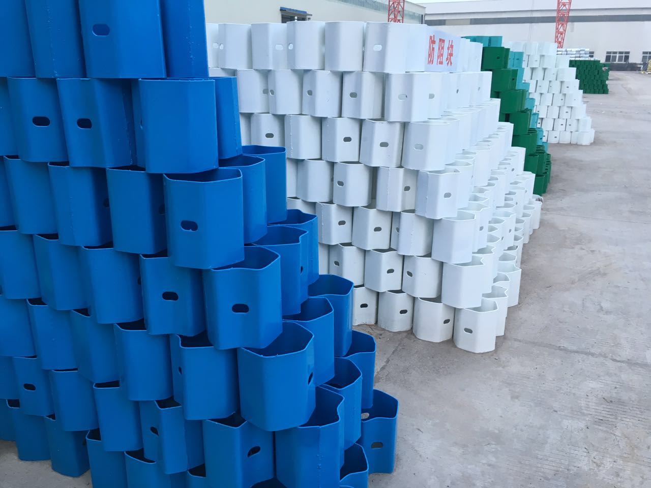 高速护栏板配件 喷塑镀锌防阻块