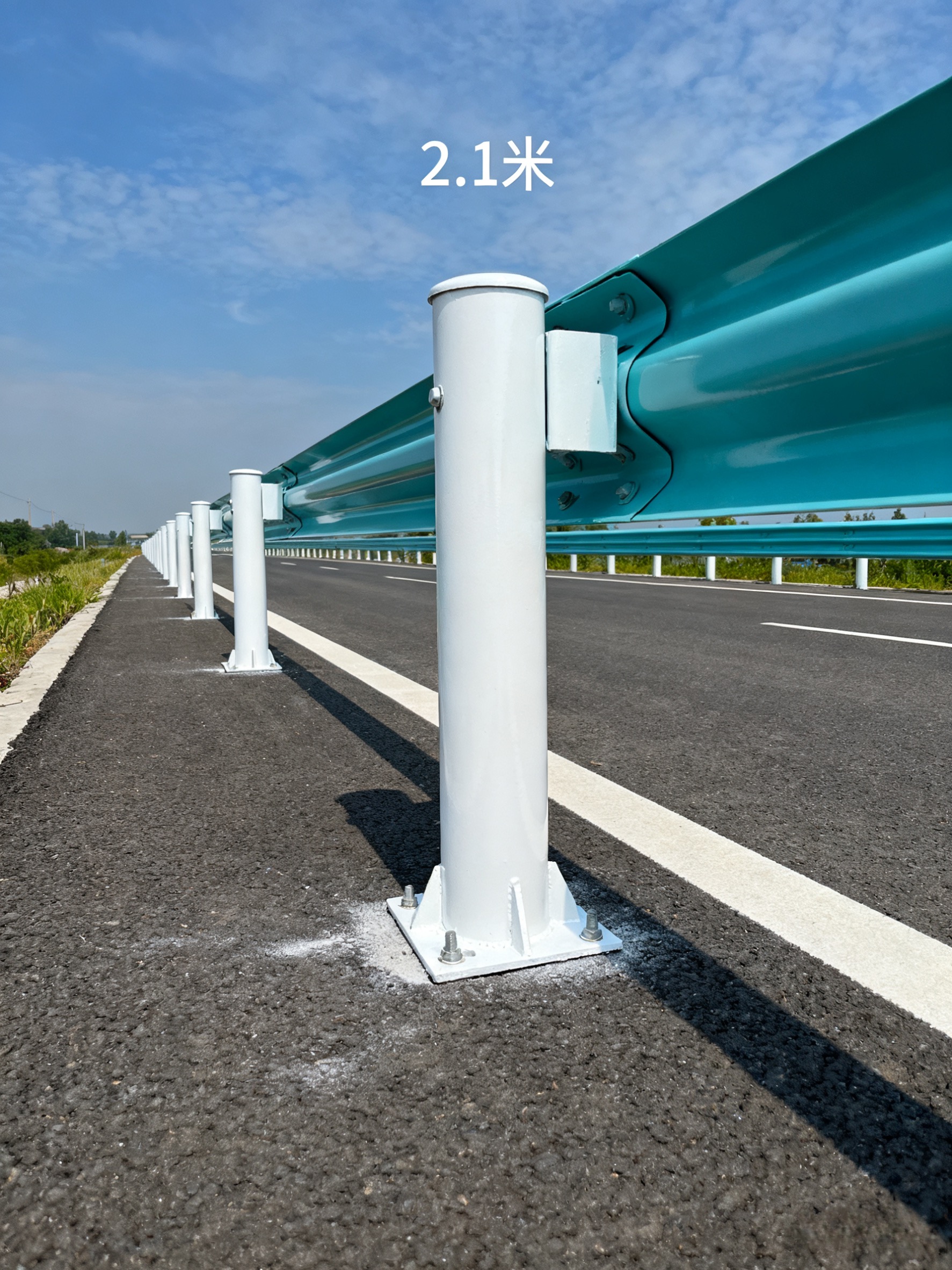 喷塑9016白色立柱