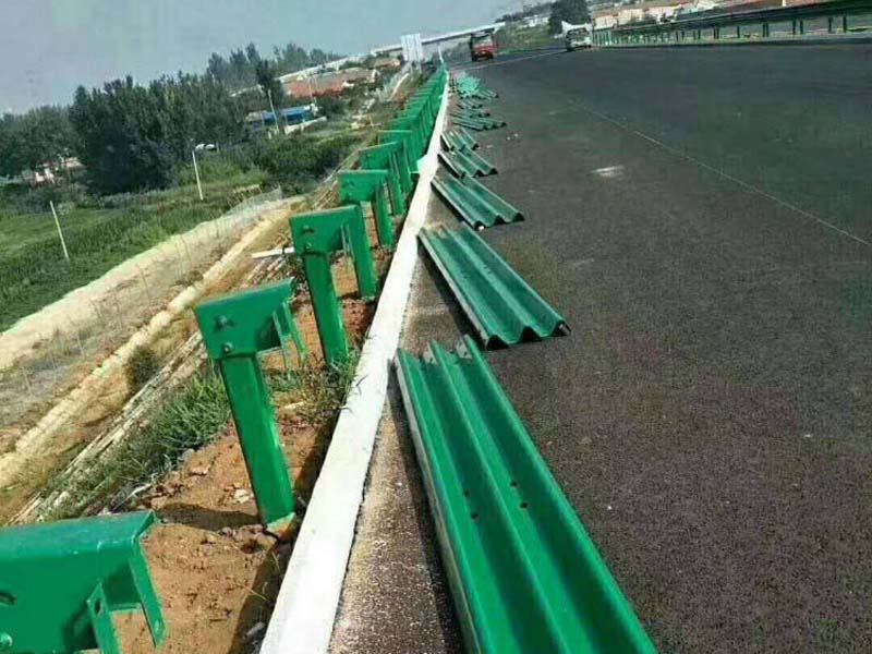 高速护栏板生产线全面投产 智能化改造引领行业产能升级