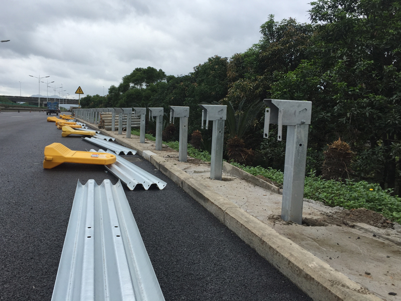 镀锌方立柱厂家