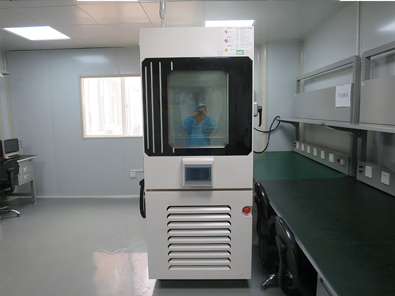 高低温试验箱-正面x