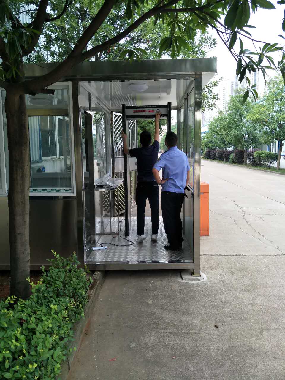 带娃坐火车无核酸报告，女子大闹安检被行拘！