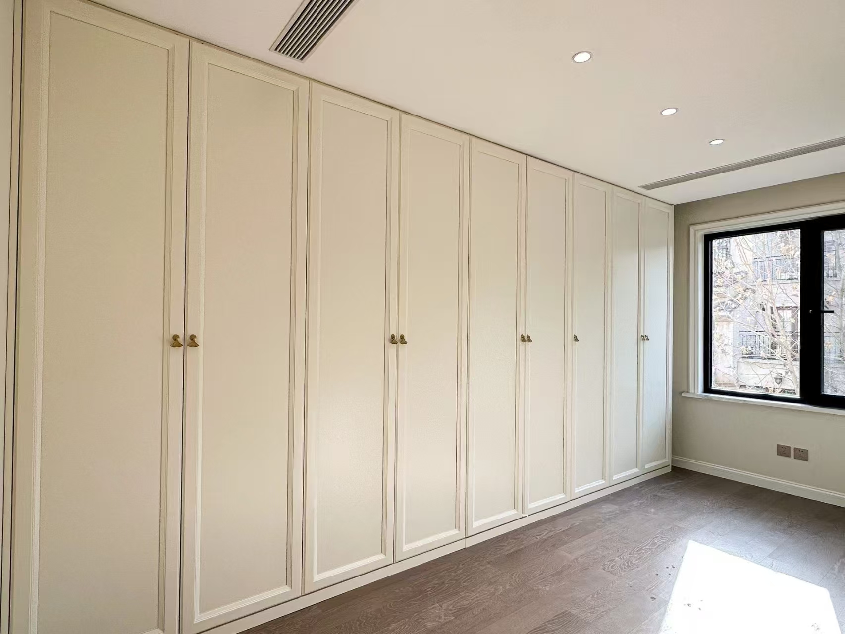 法式一门到顶衣柜