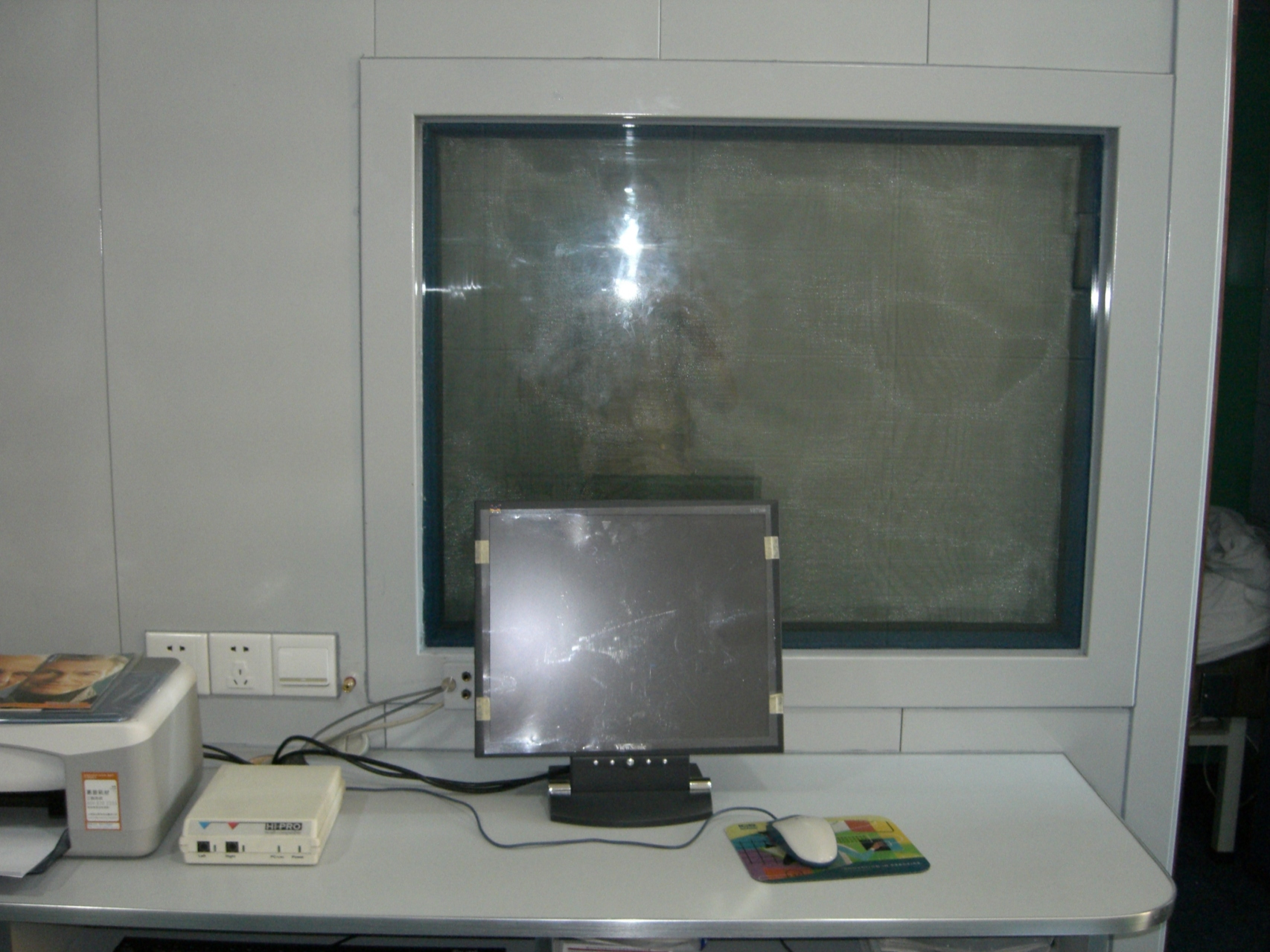Electromagnetic shielding chamber