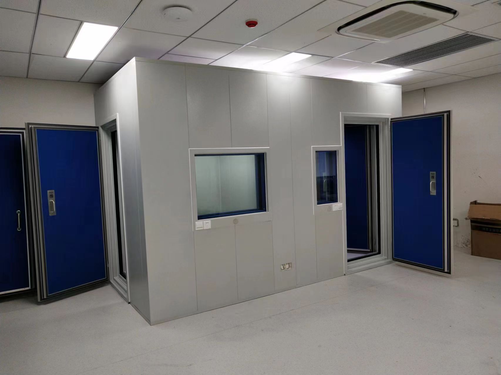 Acoustic isolation room