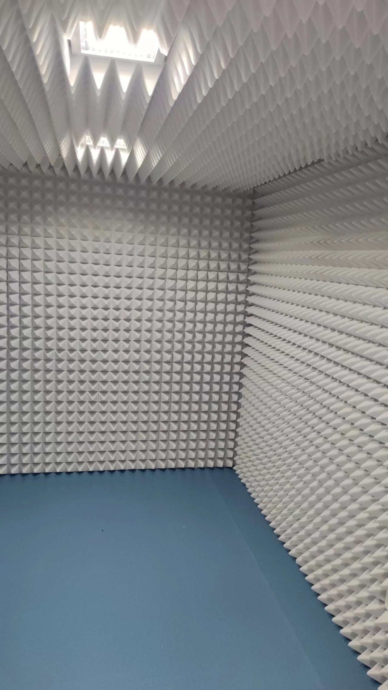 Acoustic isolation room
