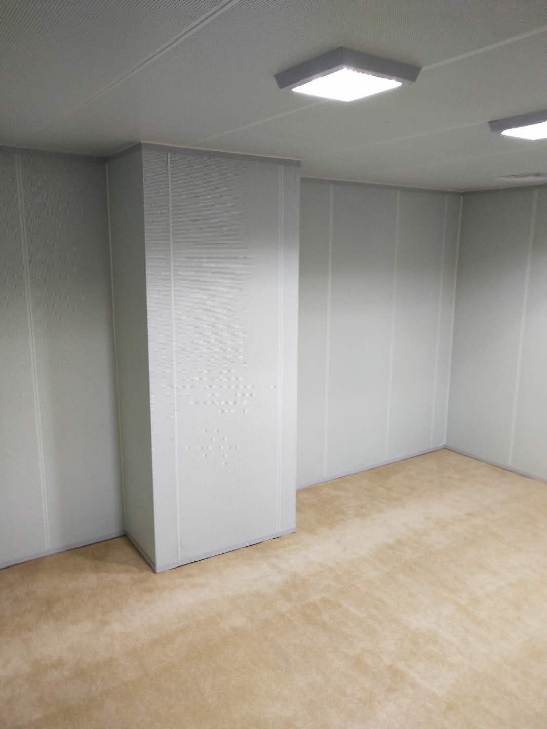 Acoustic isolation room