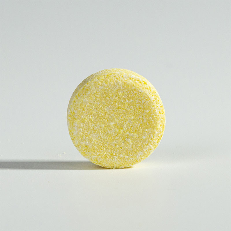 Круглый, тонкий, светло-жёлтый