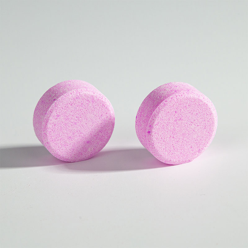 Круглый, тонкий, светло-жёлтый