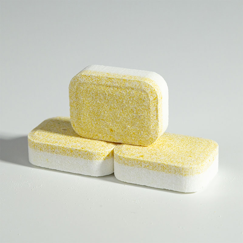 Желтовато-белый