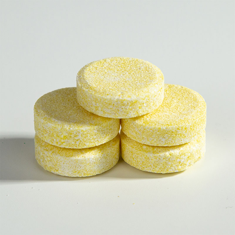 Круглый, тонкий, светло-жёлтый