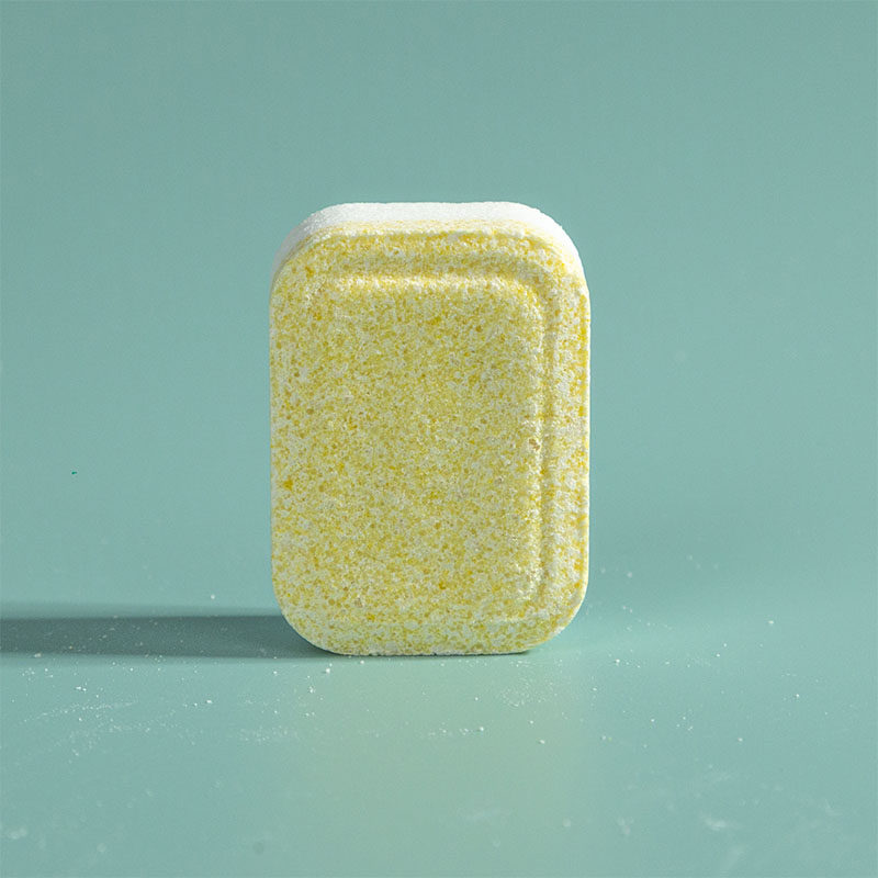 Желтовато-белый