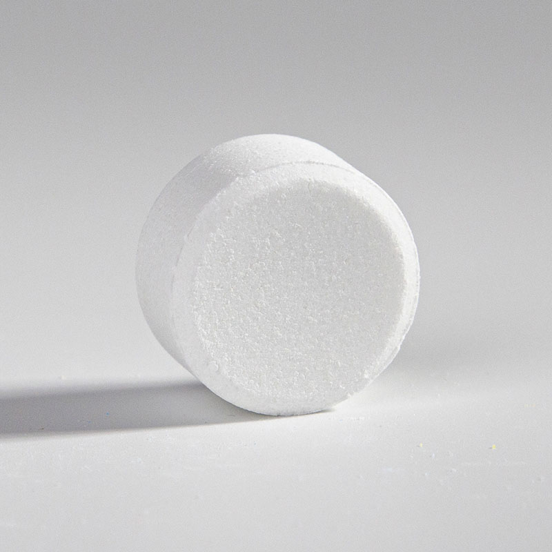 Круглый, тонкий, светло-жёлтый