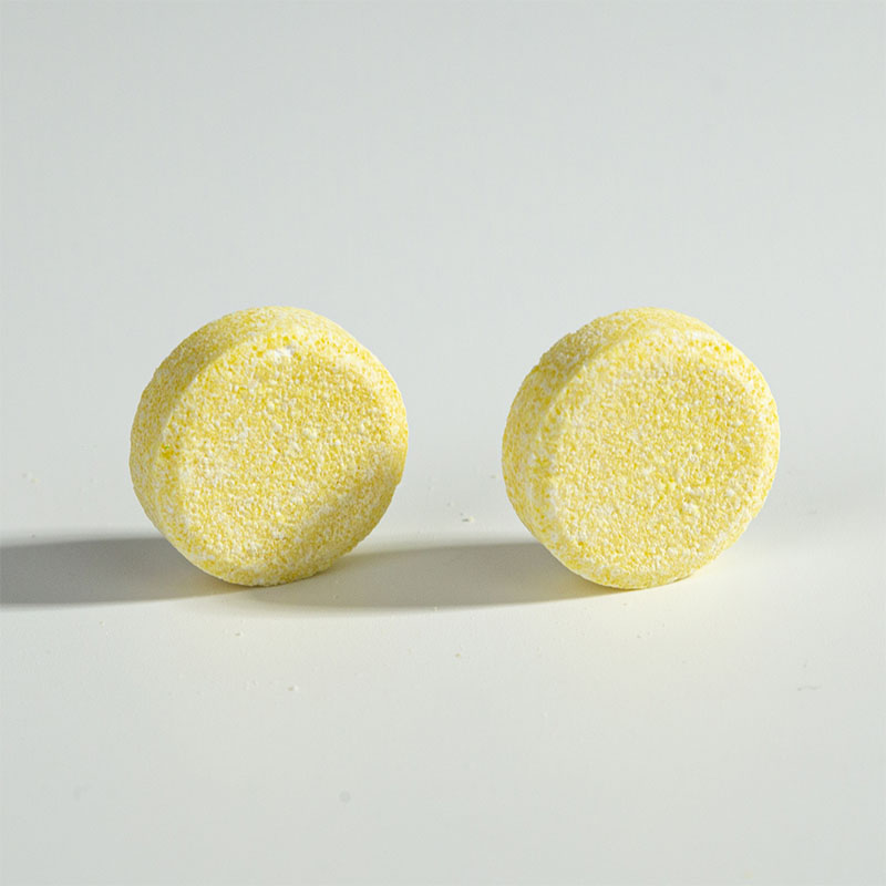 Круглый, тонкий, светло-жёлтый