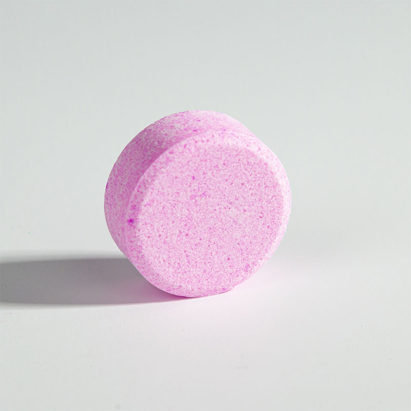 Круглый, тонкий, светло-жёлтый