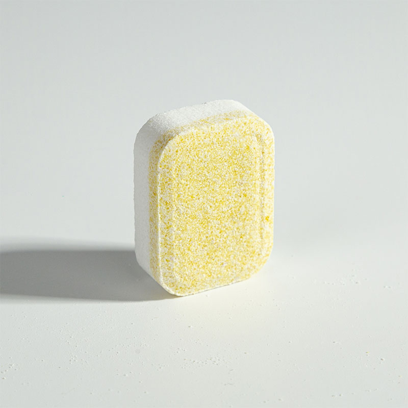 Желтовато-белый