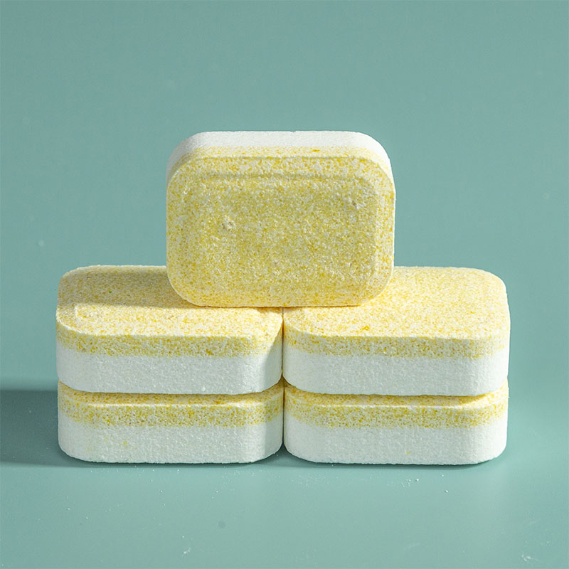 Желтовато-белый