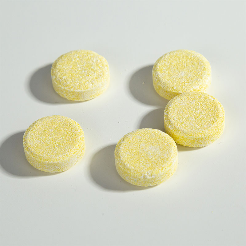 Круглый, тонкий, светло-жёлтый