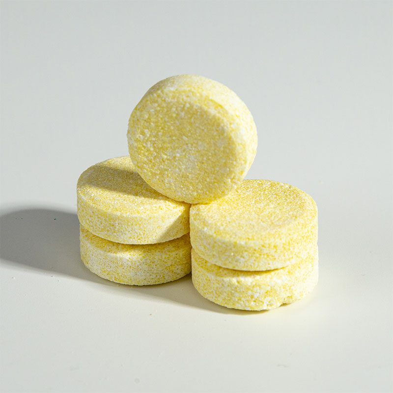 Круглый, тонкий, светло-жёлтый