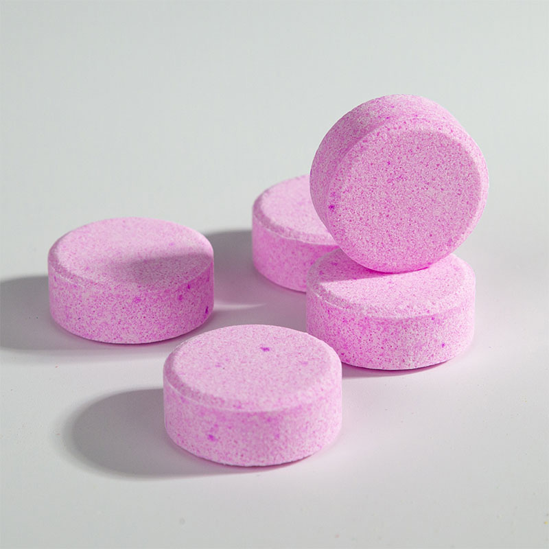 Круглый, тонкий, светло-жёлтый