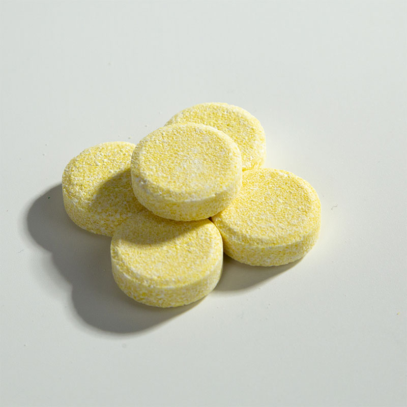 Круглый, тонкий, светло-жёлтый