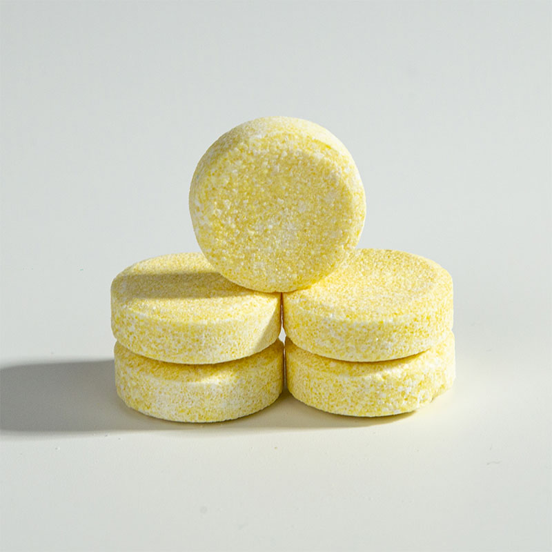 Круглый, тонкий, светло-жёлтый