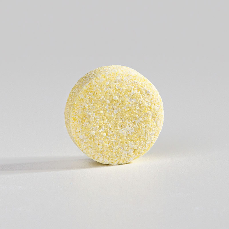 Круглый, тонкий, светло-жёлтый