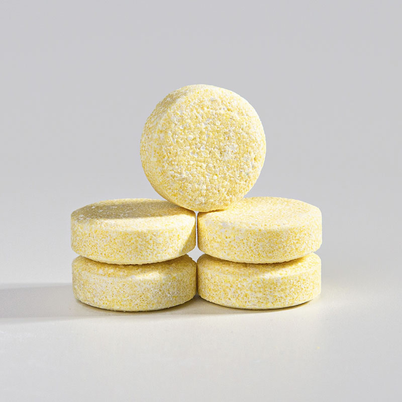 Круглый, тонкий, светло-жёлтый