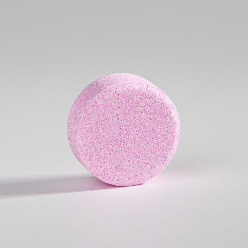 Круглый, тонкий, светло-жёлтый