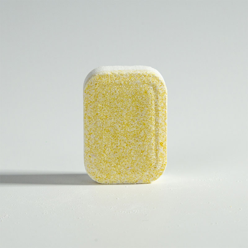 Желтовато-белый