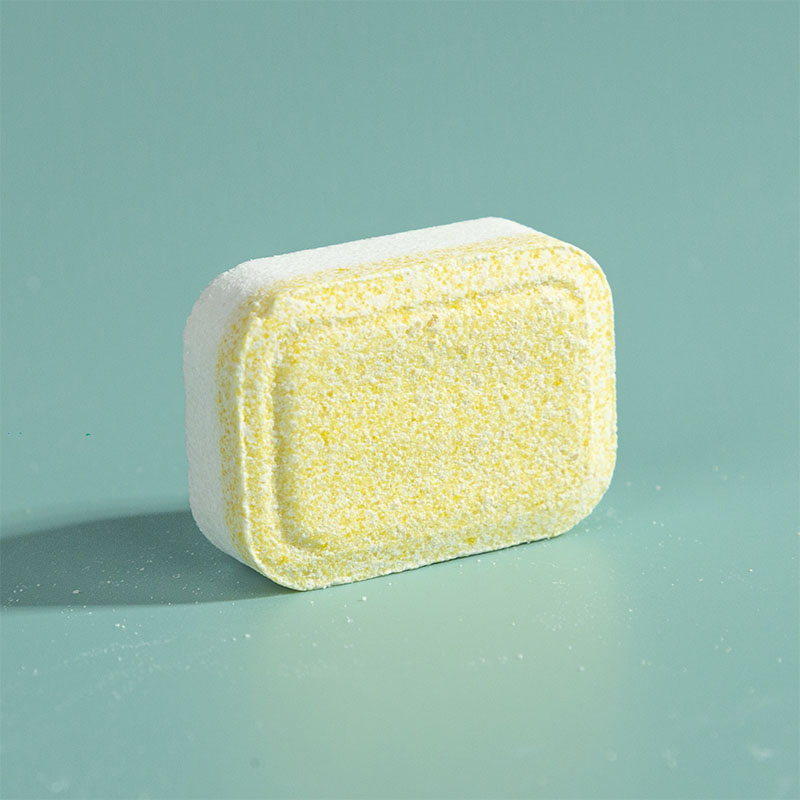 Желтовато-белый