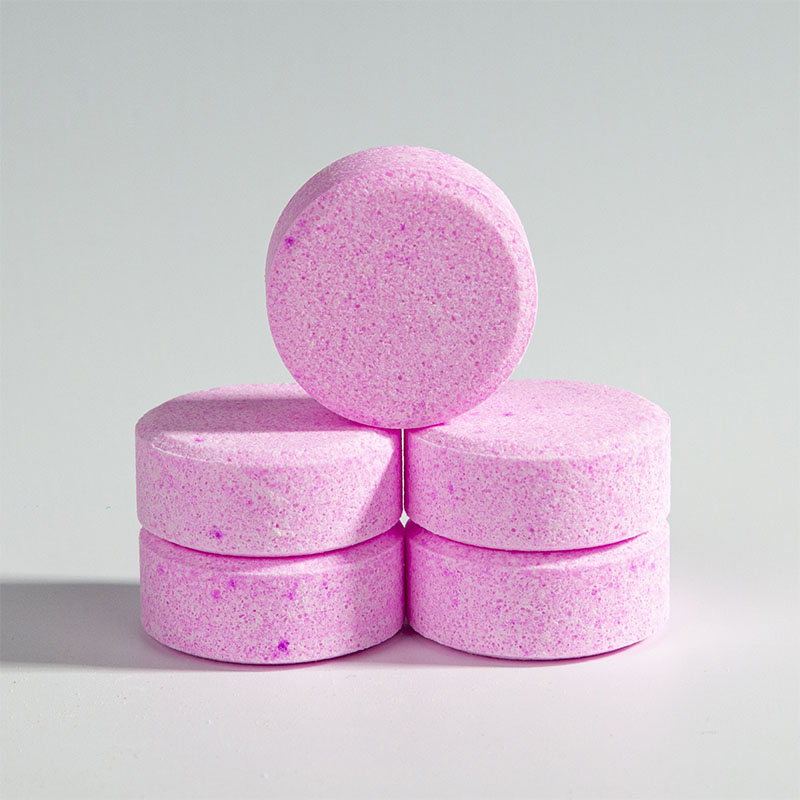 Круглый, тонкий, светло-жёлтый