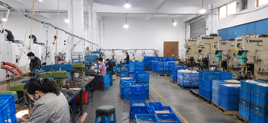 锌元素在CNC加工材料中的作用相关生产现场