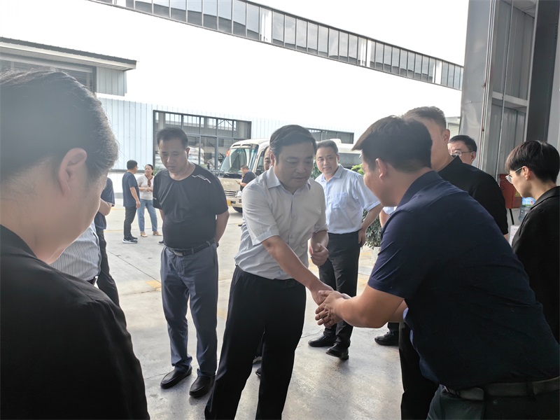 谯城区区委书记周霄来我厂观摩指导