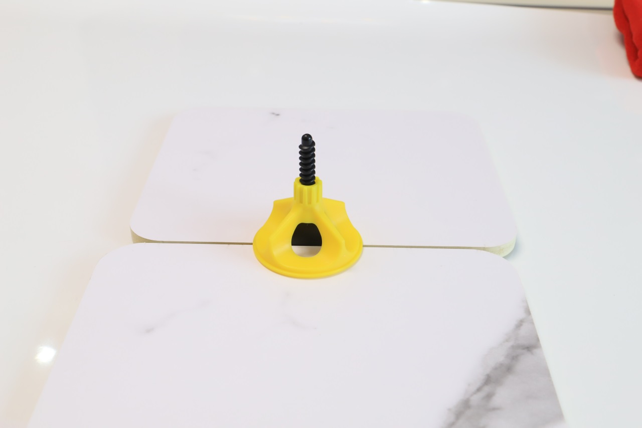 旋转螺丝找平器加帽子