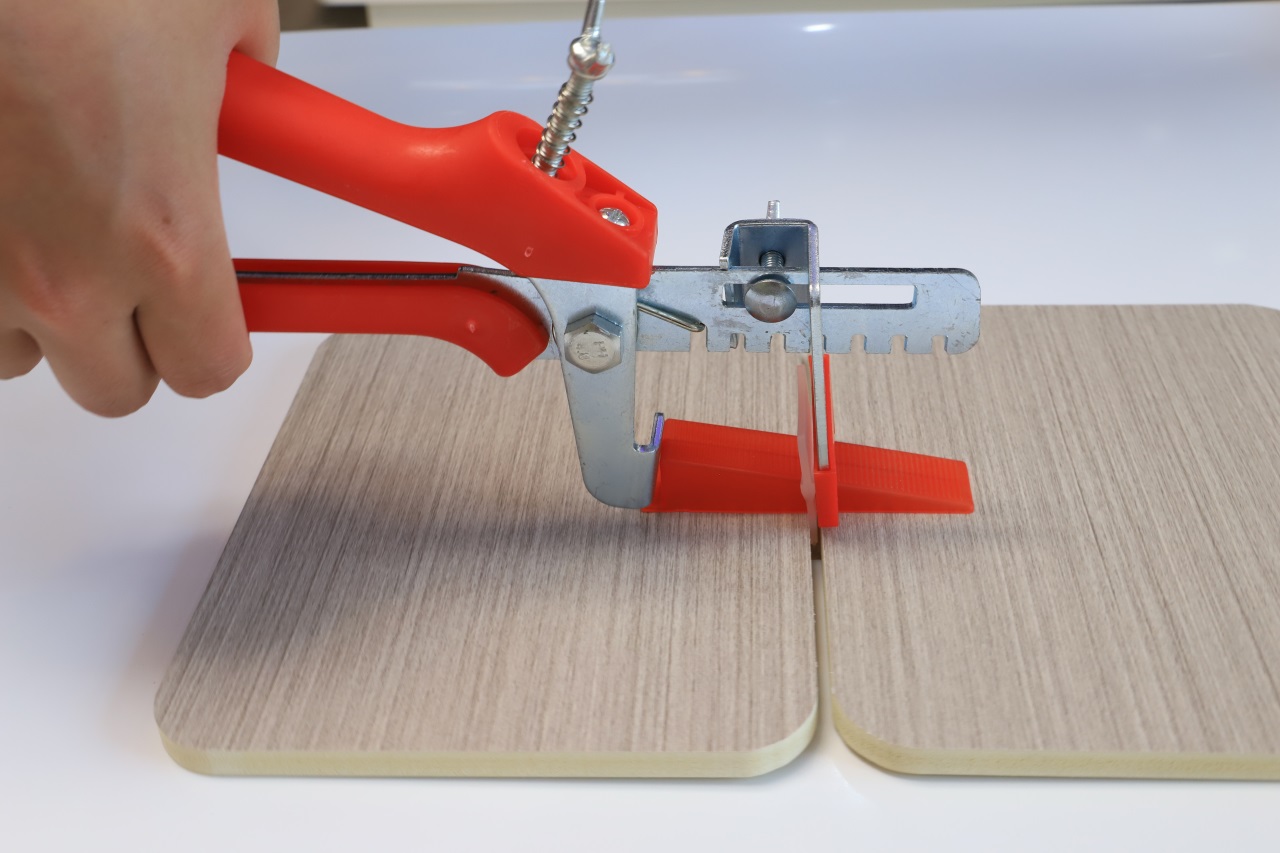 钳子+找平器+插片