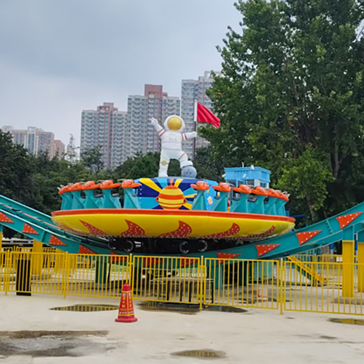 石家庄古栾水镇W旋转的士高