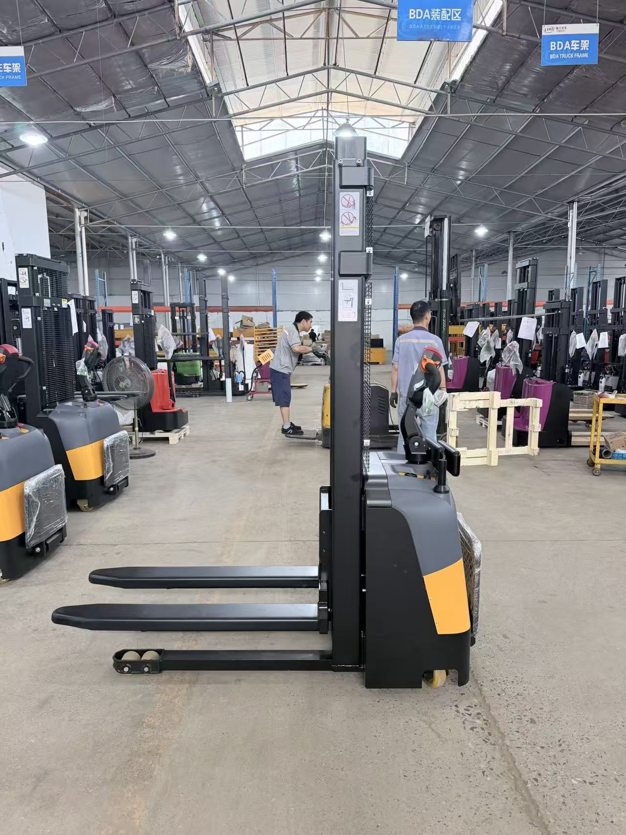 Full Electric Pallet Stacker – 1500KG Capacity, 3000MM Lift Height