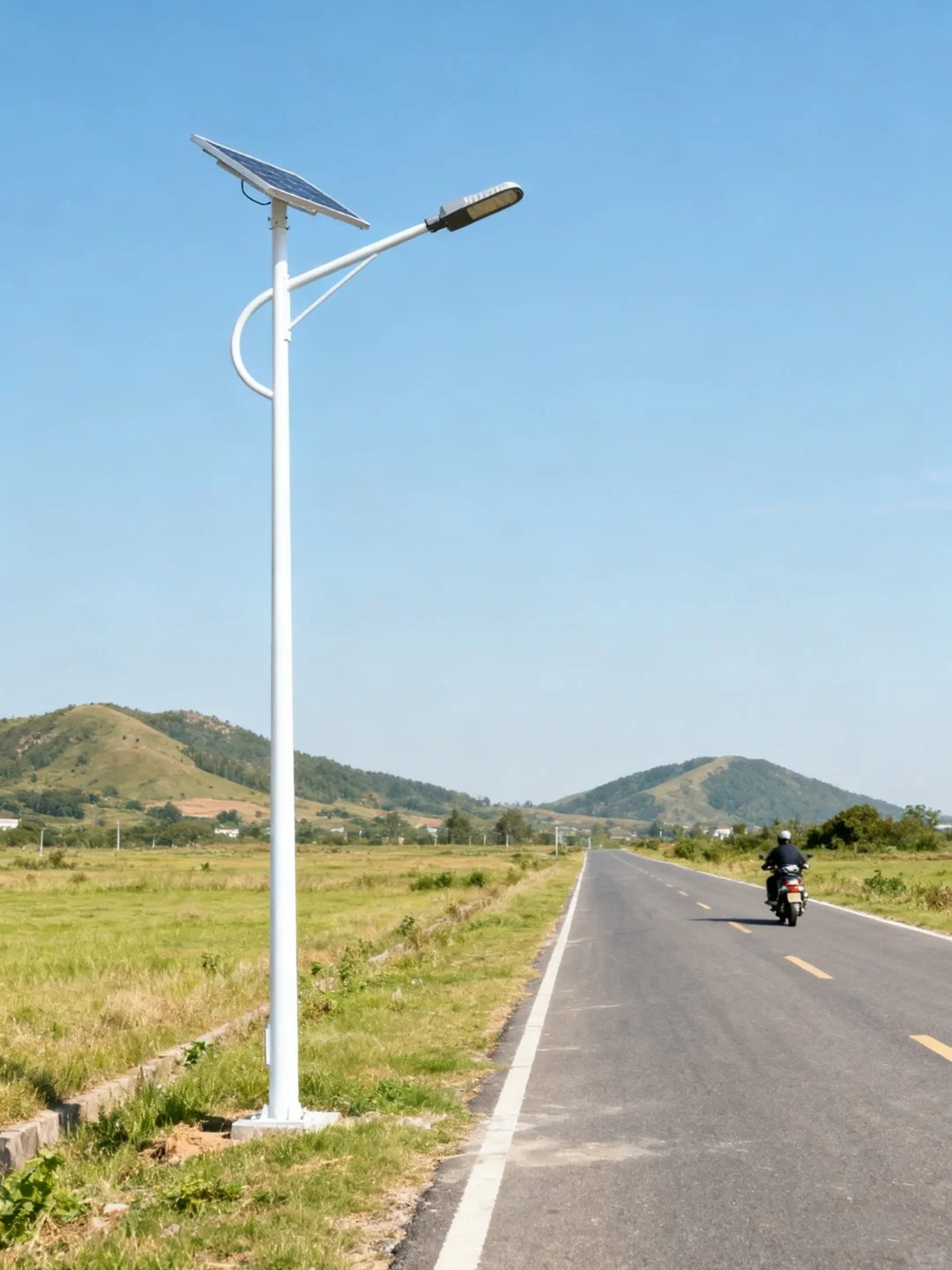 More than 800 solar streetlights illuminate rural roads