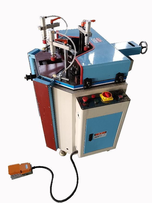 44、南方升降组角机