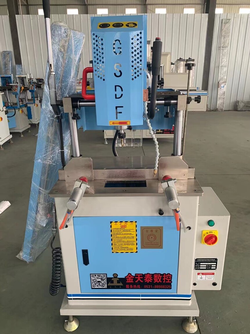43、铝型材数控钻铣床