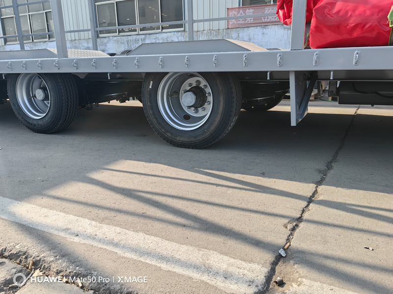 Center axle trailer