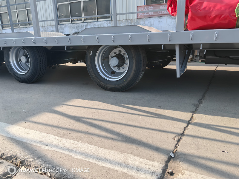 Center axle trailer