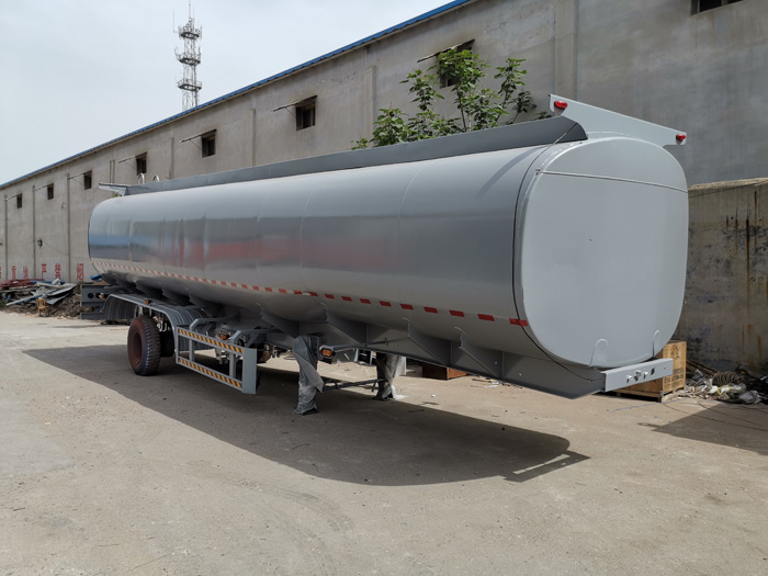 Liquid transport semi-trailer