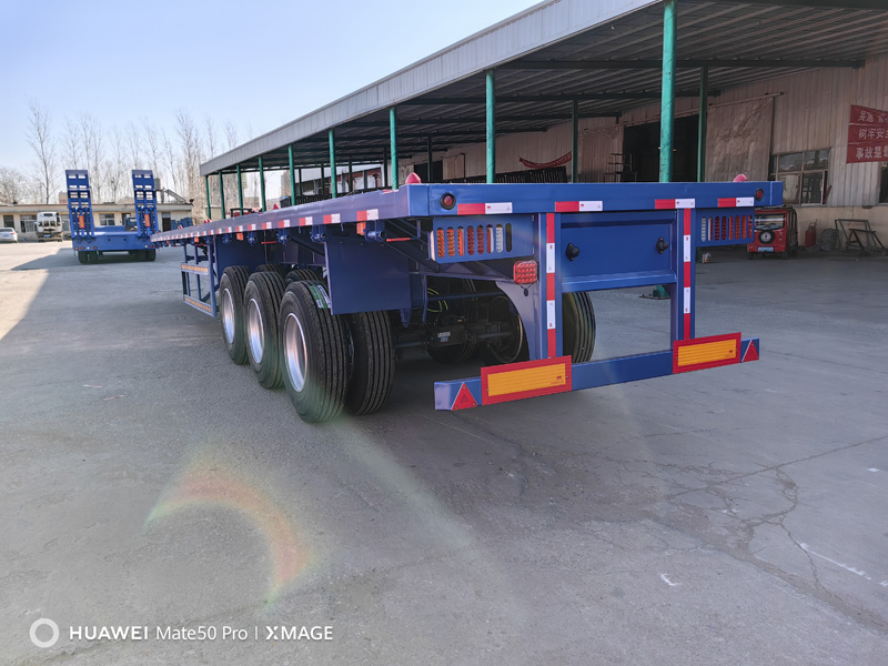 Container flatbed semi-trailer