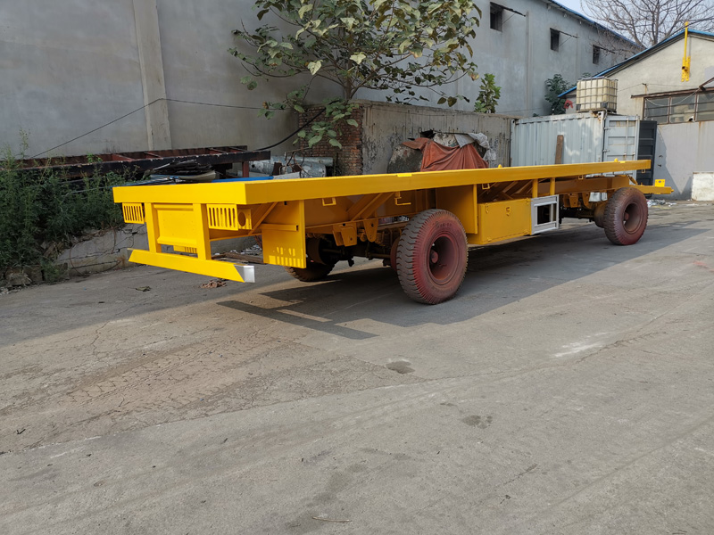 Container flatbed semi-trailer