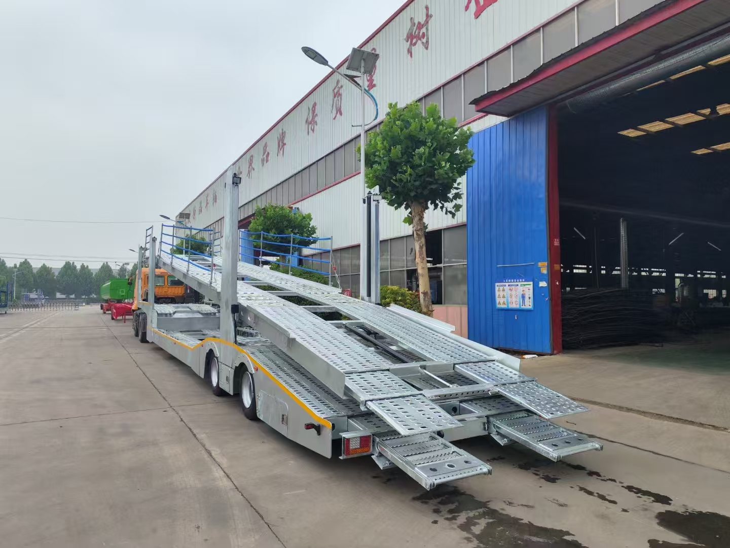 semi-trailer for vehicle transport