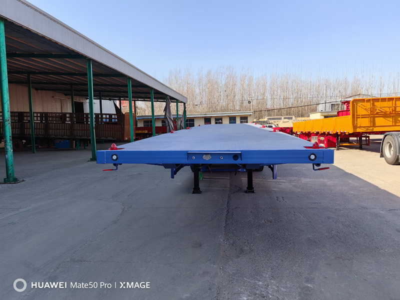 Container flatbed semi-trailer