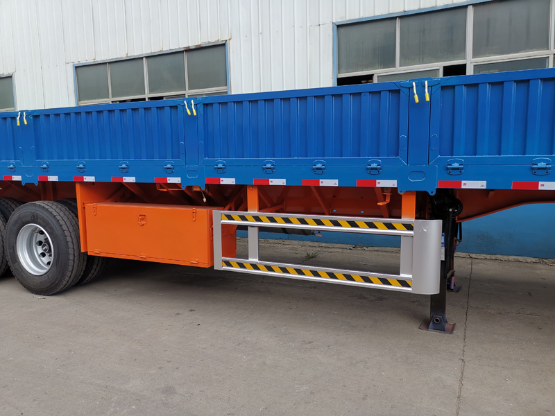 Flatbed semi-trailer